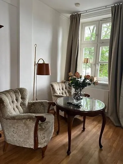 BoLA Ferienwohnung Hamburg Nr 25 Shabby für 2 Personen, Parkplatz-1